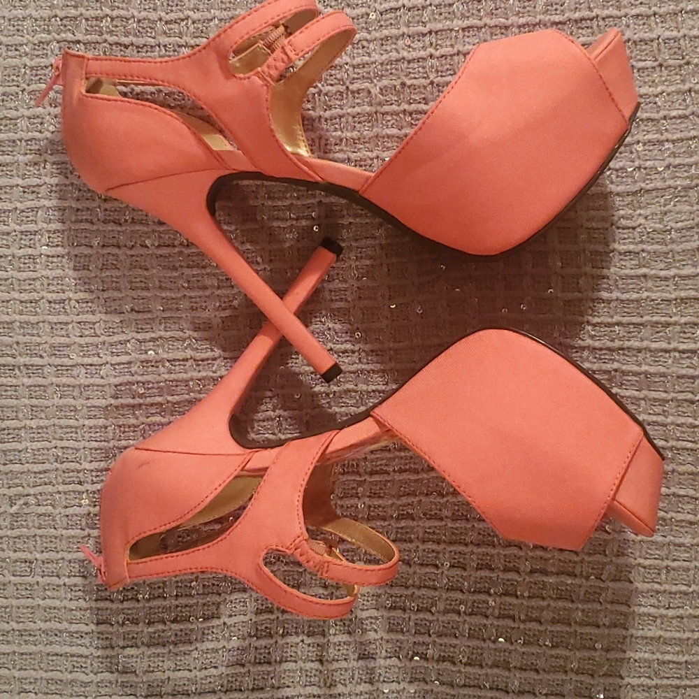 Heels - Picture 2 of 3
